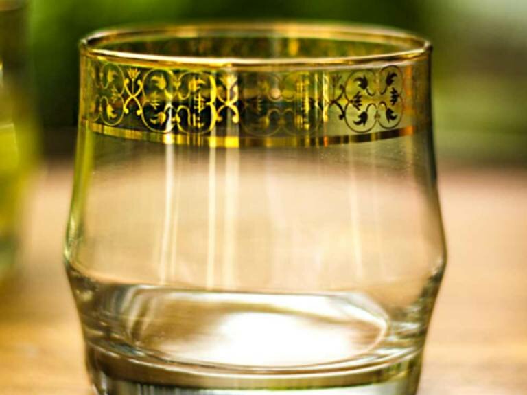 Impress Your Guests with Luxurious Glasses