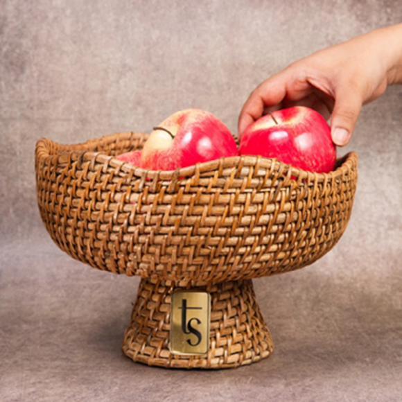 Simple Ways to Style Your Dining Table with Eco-Friendly Décor