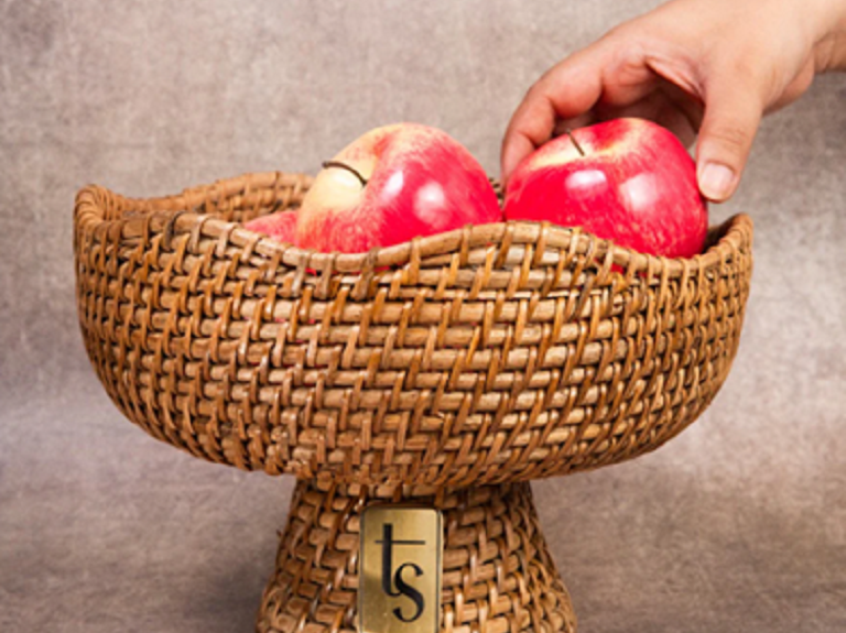 Simple Ways to Style Your Dining Table with Eco-Friendly Décor
