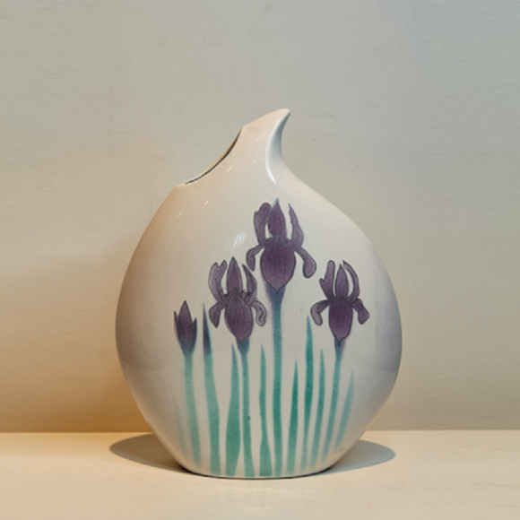 cb1-sep-768 7 Ways to Style Decorative Vases in Your Living Room